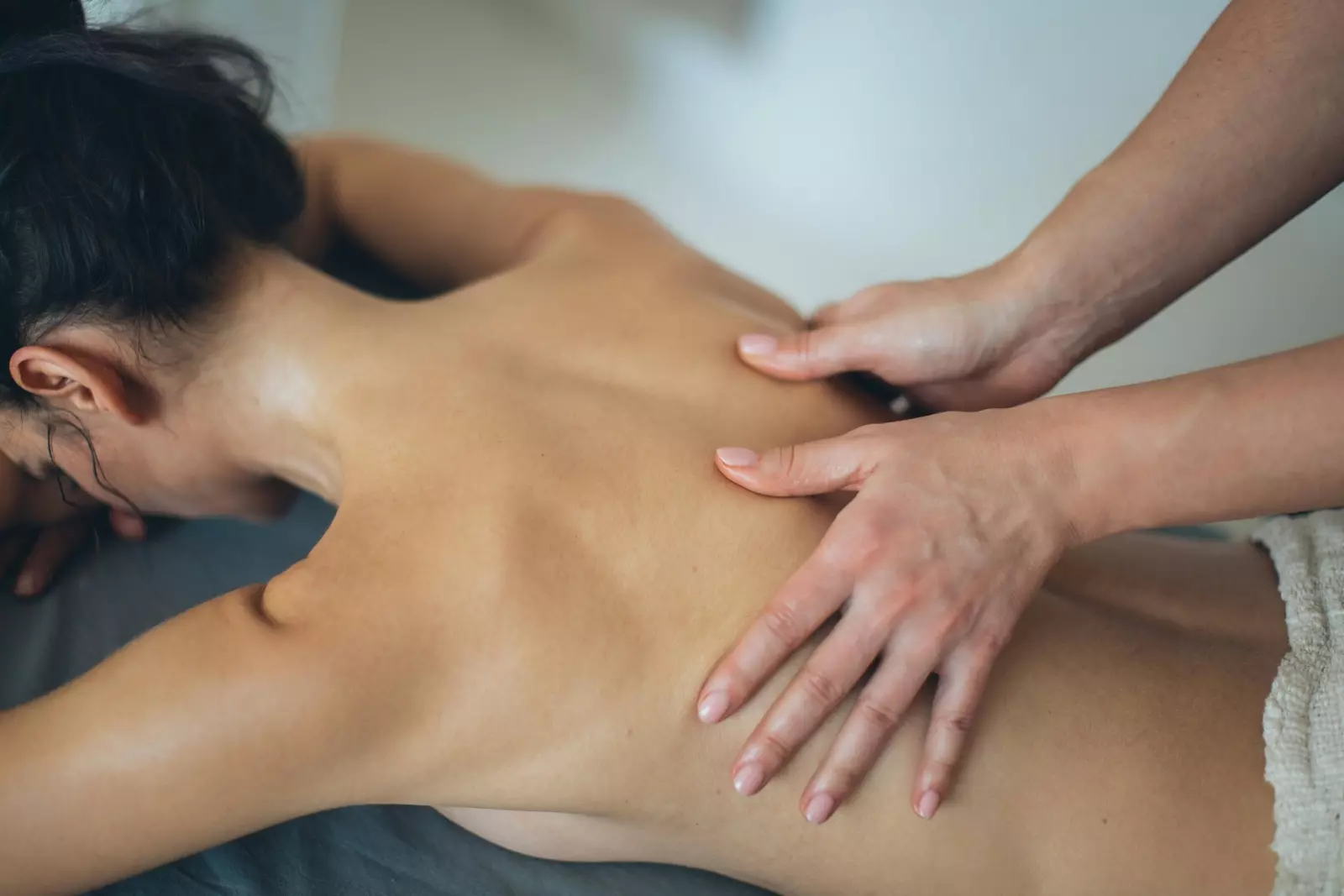 Faut-il assurer son activité de massage bien-être