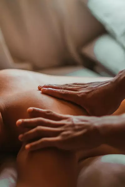 Les risques spécifiques des métiers du massage bien‑être