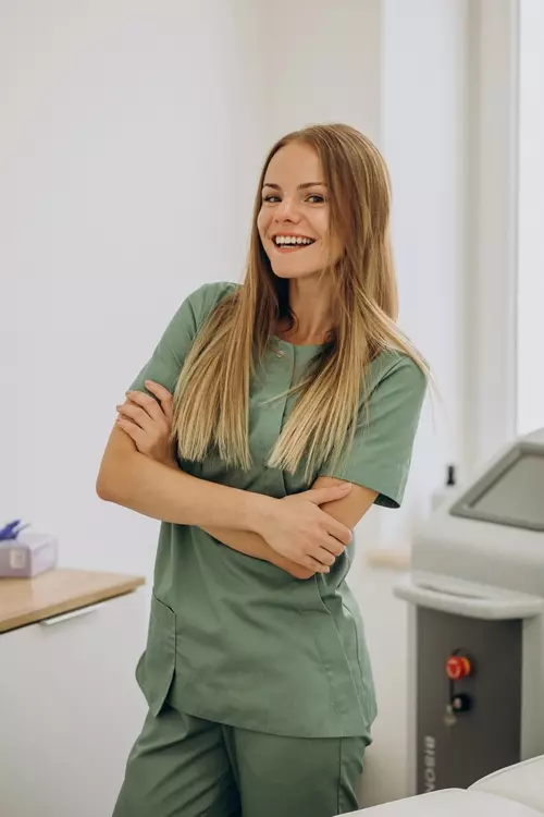 Une Assurance Esthéticienne est-elle utile quand on travaille à domicile ou à son compte